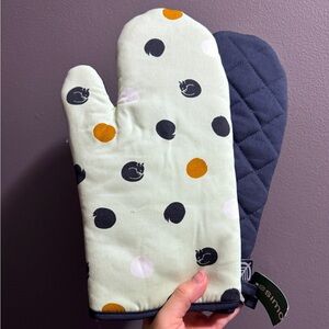 2/$30 🐱 Set of 2 Oven Mitts “Polka Cats” in Mint/Navy/Gold from Simons